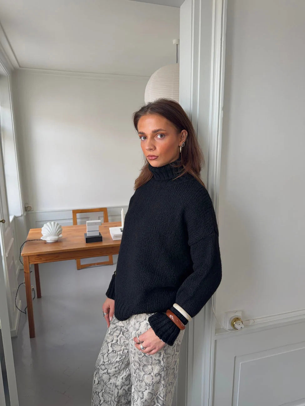 Pull Oversize Paola noir, vue 2