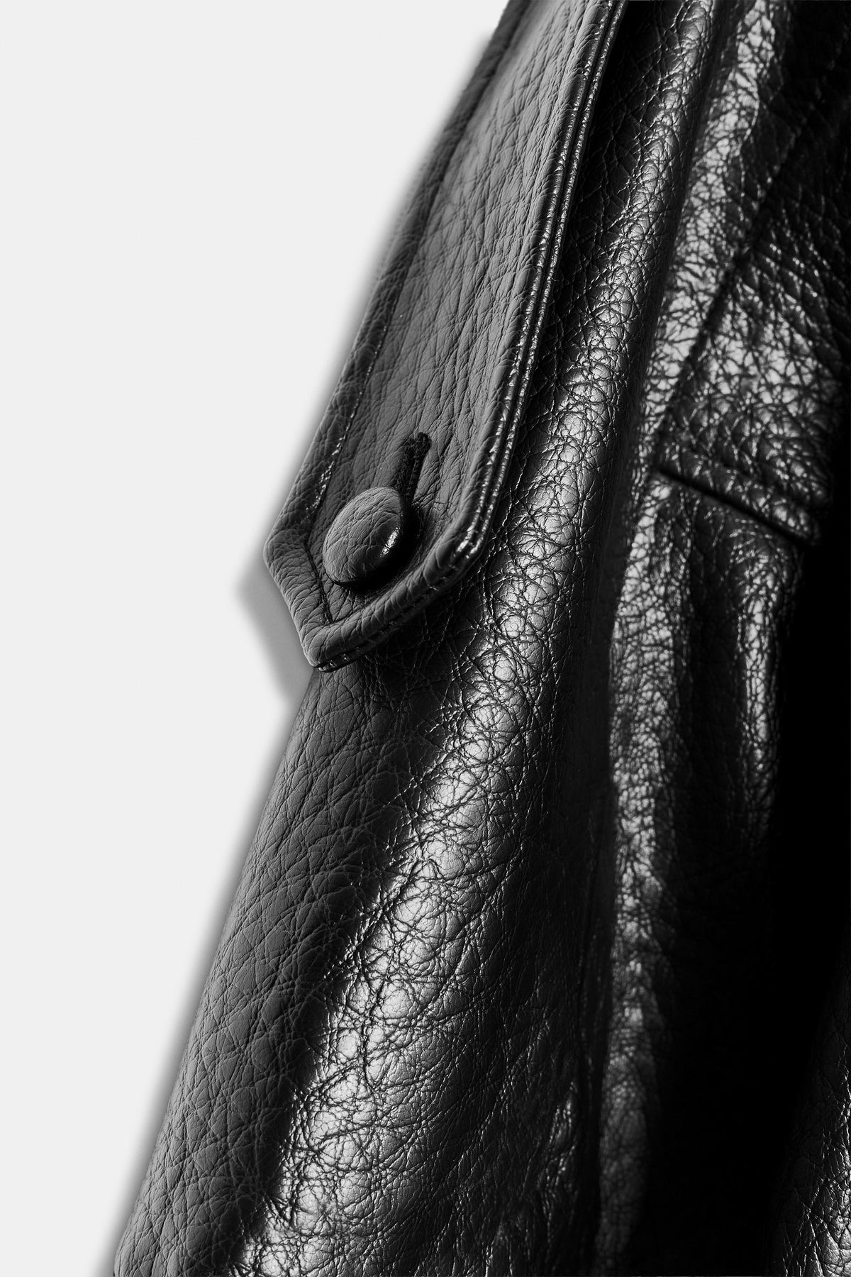 Veste en cuir Dalia noir detail du cuir