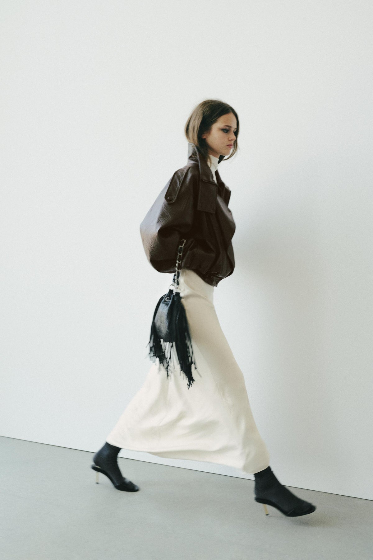 Veste en cuir Dalia marron de profil